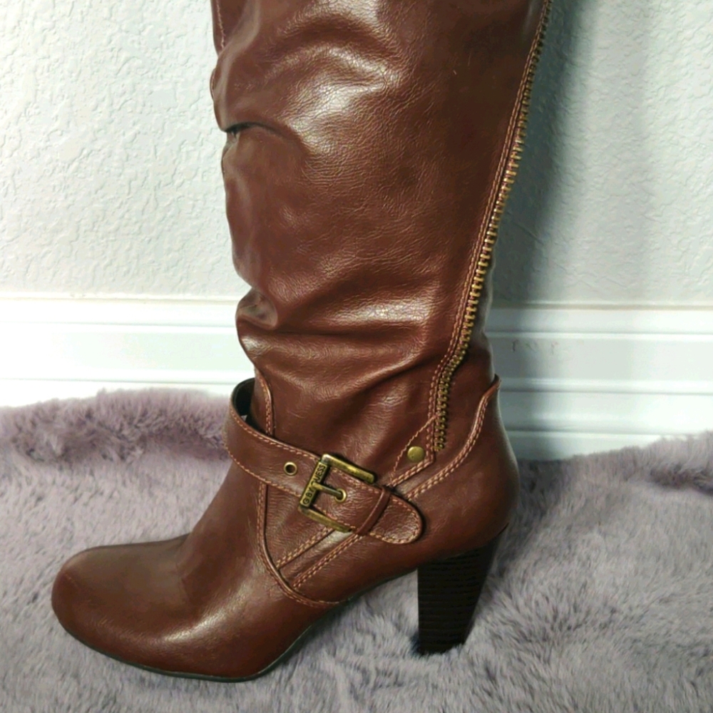 Boots - Picture 3 of 5